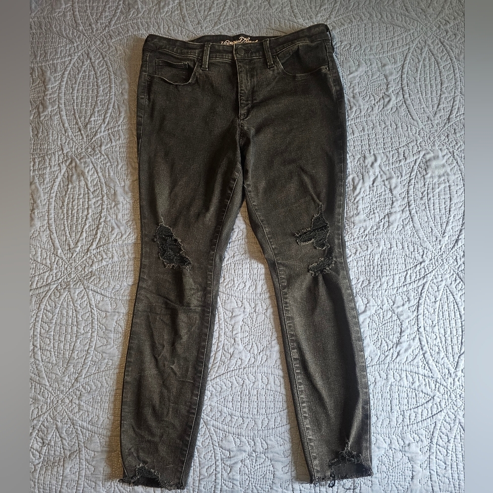 Universal Thread Mid Rise Distressed Black Denim Skinny Jeans Size 12